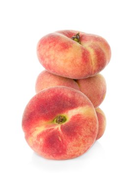 Beyaz arkaplanda incir şeftalisi izole edildi