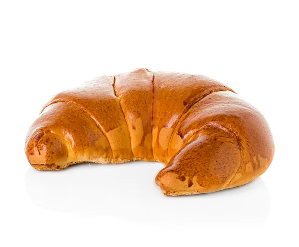 Croissant närbild på vit bakgrund — Stockfoto