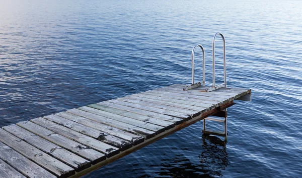 Arquipélago de Estocolmo - plataforma balnear vazia Imagens De Bancos De Imagens