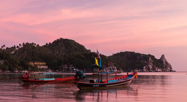 Barche al tramonto, Koh Tao, Thailandia Fotografia Stock