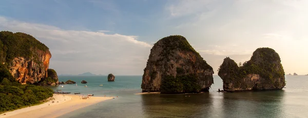 Pinnacles at Pranang beach, Railay — Stock Photo, Image