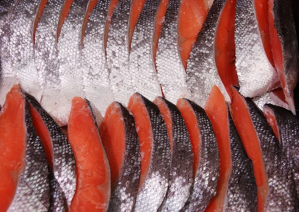 Fette fresche di salmone rosso arancio — Foto Stock