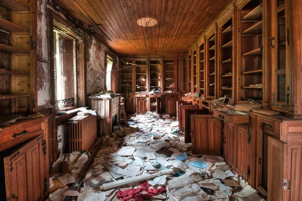 terk edilmiş Kütüphane