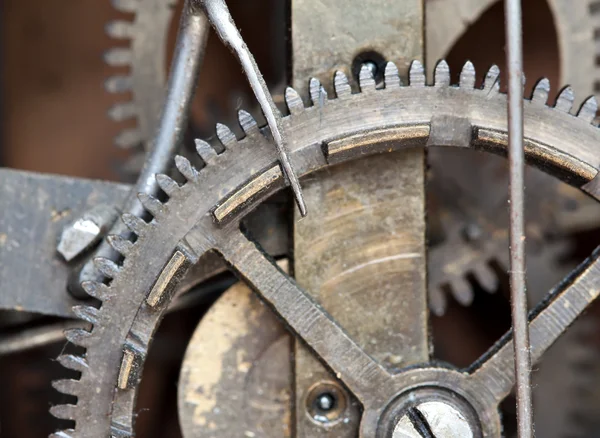 Detalhes mecânicos de um relógio cuco velho — Fotografia de Stock