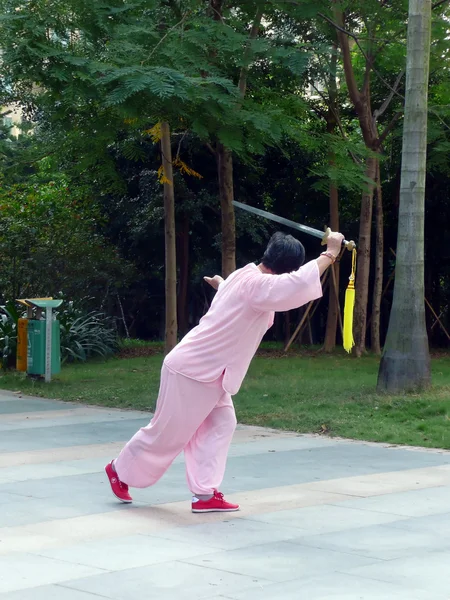 Mulher fazendo dança espada — Fotografia de Stock