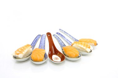 Asya çorba kaşıkları suşi ile-bir tane boş