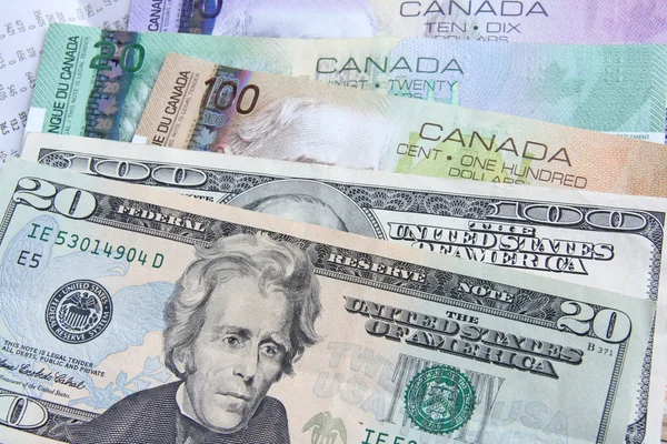 Oss dollar vs kanadensiska dollar — Stockfoto