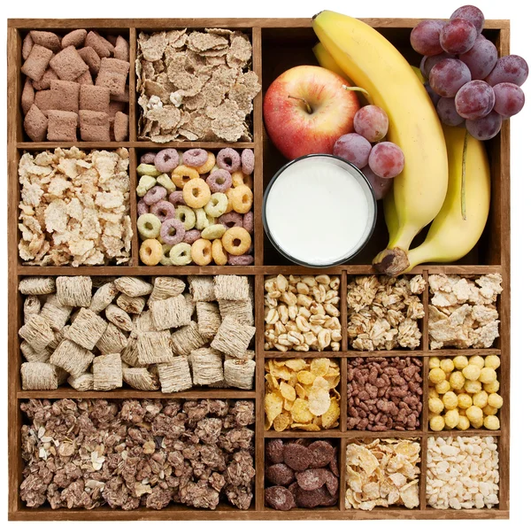 Céréales assorties avec fruits et lait — Photo