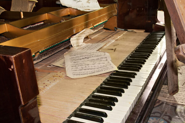 Abandoned Piano