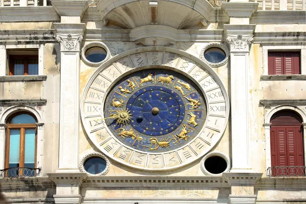 Orologio zodiacale su Piazza San Marco, Venezia — Foto Stock