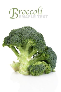 Brokoli beyaz arkaplanda izole edildi