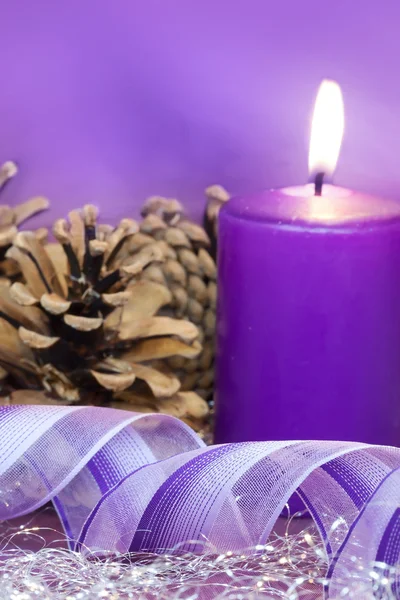 Vela de Natal e fita presente — Fotografia de Stock