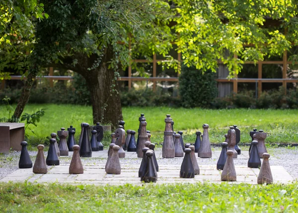 Campo de xadrez em um jardim público — Fotografia de Stock