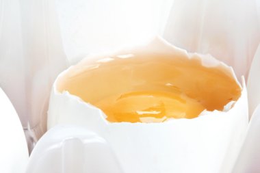 makro çekim açık bir yumurta