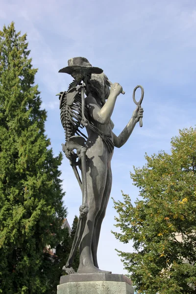 Bronze Sculpture: Death and the Maiden — Stock Photo, Image