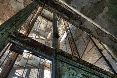hdr sürümü'nın terkedilmiş fabrikada