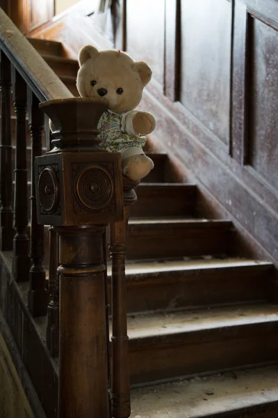 Abandoned teddy bear — Stock Photo, Image