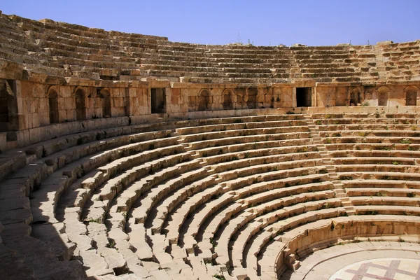 Amfiteater i den antika romerska staden, jarash, jordan — Stockfoto