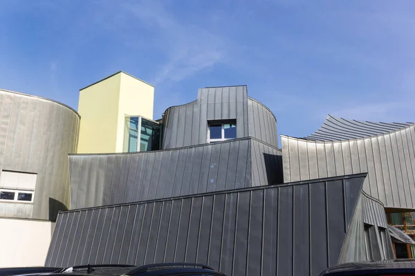 10月11日 瑞士巴塞尔 2021年 由当代著名建筑师Frank Gehry设计的Vitra House International以其解构主义建筑风格而闻名 — 图库照片