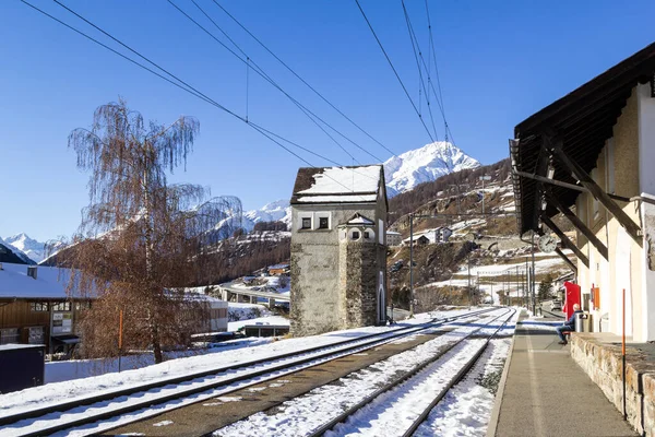 Den Gamla Transformatorstationen Eller Trafiken Vid Järnvägsstationen Byn Ardez Schweiziska — Stockfoto