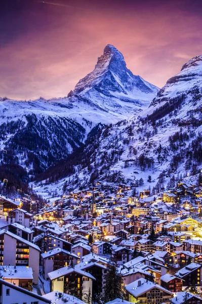 Zermatt Cidade Com Matterhorn Com Iluminação Natal Durante Twlight Zermatt — Fotografia de Stock