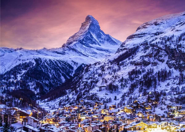 Zermatt Ciudad Con Matterhorn Con Iluminación Navidad Durante Faro Zermatt — Foto de Stock