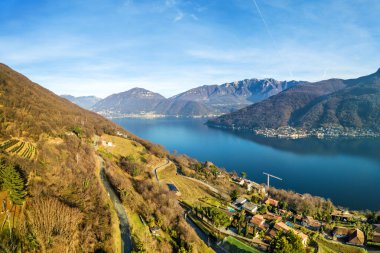 Lugano Gölü İsviçre 'nin en güzel köylerinden biri olan Morcote' den görüldü.