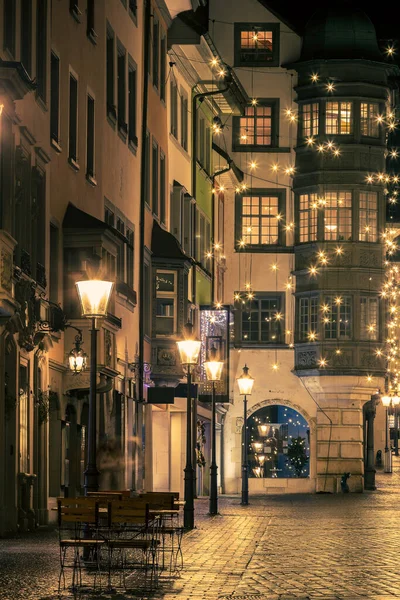 Straat Kerstmis Oude Europese Stad Met Vakantie Verlichting — Stockfoto