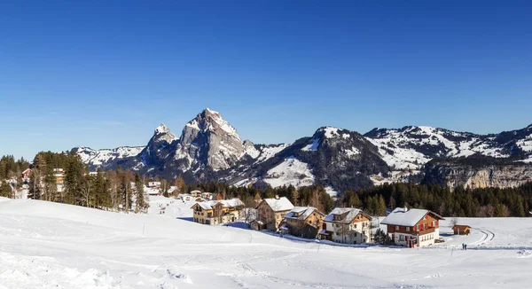 Panorama Van Berg Mythen Gross Klein Bedekt Met Sneeuw Winter — Stockfoto