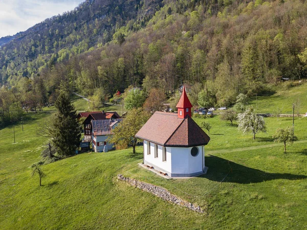 Image Aérienne Petite Chapelle Flanc Colline Betlis Sur Lac Walensee — Photo