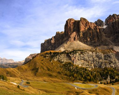 Dolomitler dağ grubu Sella Passo Gardena 'dan öğleden sonra yumuşak güneş, Güney Tirol, İtalya' da