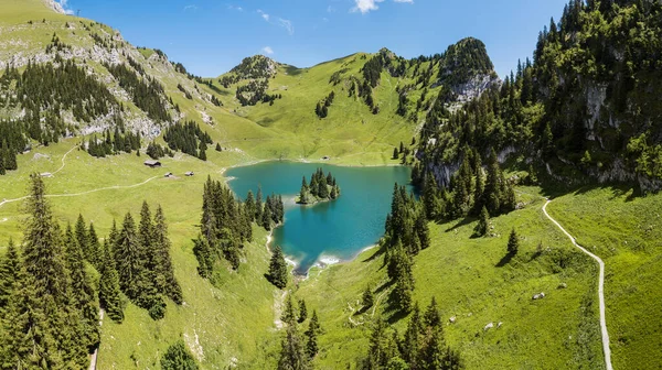 Vista Estranha Lago Azul Turquesa Hinterstocken Sopé Pico Stockhorn Bernese — Fotografia de Stock