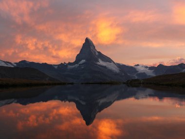 Sunset with dramatic alpenglow at the high mountain lake Stellisee with the famous Alps peak Matterhorn, Zermatt, Switzerland