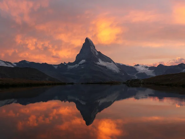 Sunset Dramatic Alpenglow High Mountain Lake Stellisee Famous Alps Peak —  Fotos de Stock