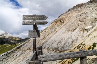Hiking trail signs of Path 105 to the Tre Cime di Lavaredo. It is one of the most popular round hiking circling the Three Peaks Dolomites landmark.