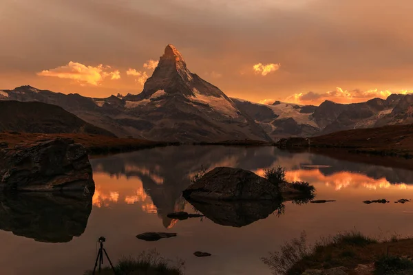 Zonsondergang Met Dramatische Alpengloed Aan Het Hooggebergte Stelisee Met Beroemde — Stockfoto