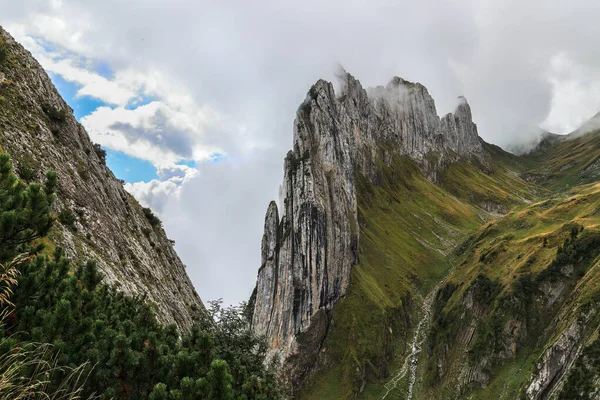 Famoso Pico Dos Alpes Suíços Saxer Lucke Com Formação Rochosa — Fotografia de Stock