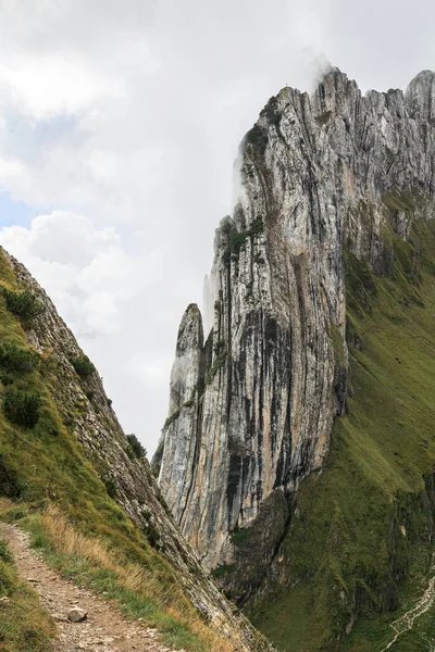 Famoso Pico Dos Alpes Suíços Saxer Lucke Com Formação Rochosa — Fotografia de Stock