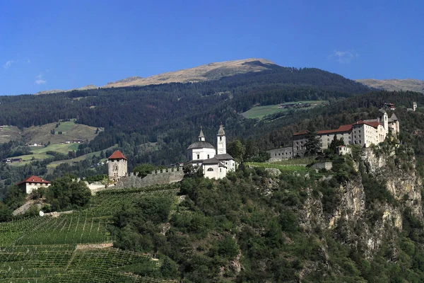 Mosteiro Sabiona Igreja Nossa Senhora Sobre Cidade Dolomitas Chiusa Klausen — Fotografia de Stock