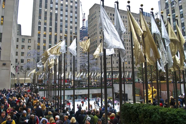 Velký dav Rockefellerovo centrum — Stock fotografie
