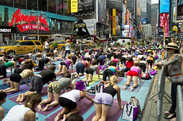 Times Meydanı yoga — Stok fotoğraf
