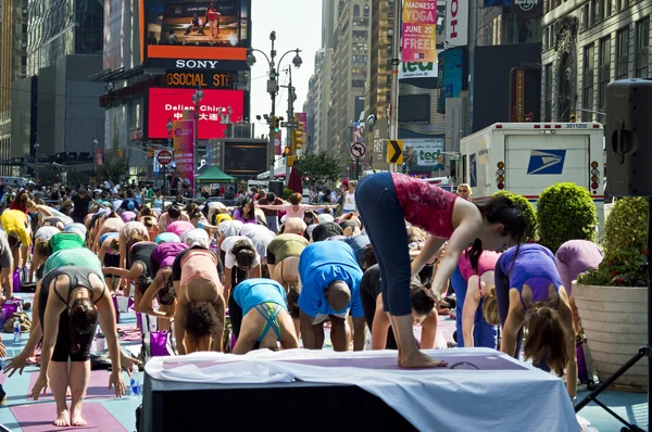 Times Square Yoga — Stock Photo, Image