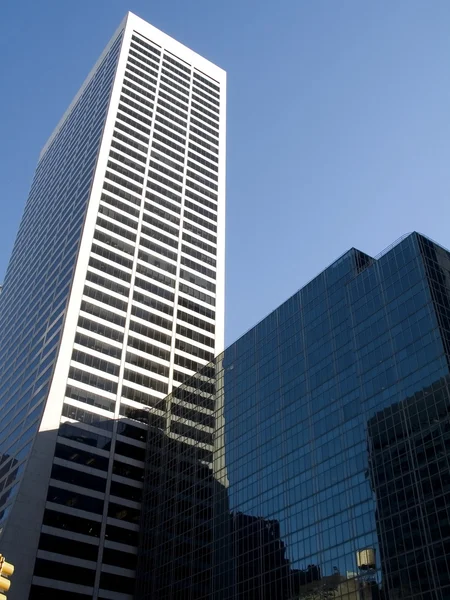 青い超高層ビル — ストック写真