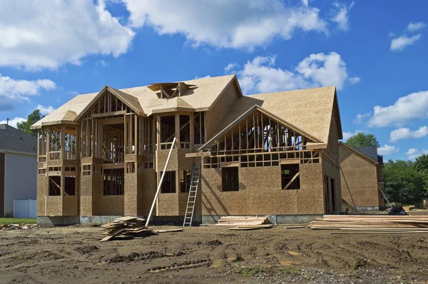 Casa recién enmarcada — Foto de Stock