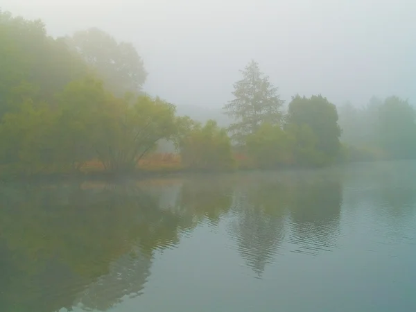 Lago da manhã — Fotografia de Stock