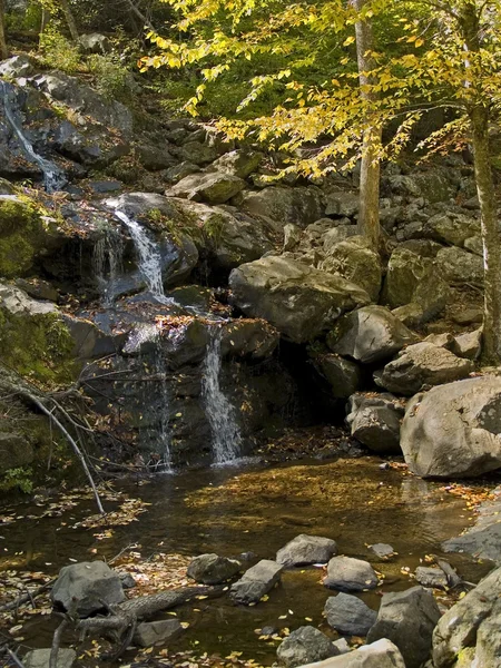 Mörkt ihåliga falls — Stockfoto