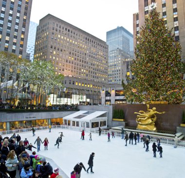 Rockefeller center ağaç ve pisti
