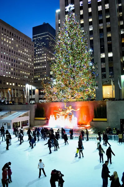 Rockefeller center drzewa w nocy 2012 — Zdjęcie stockowe