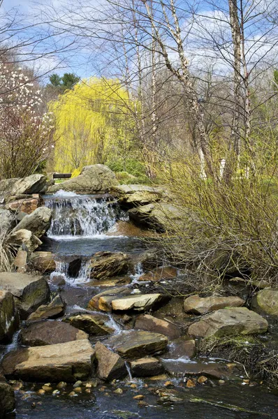 Våren vattenfall — Stockfoto