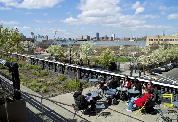 Descansando en la High Line —  Fotos de Stock